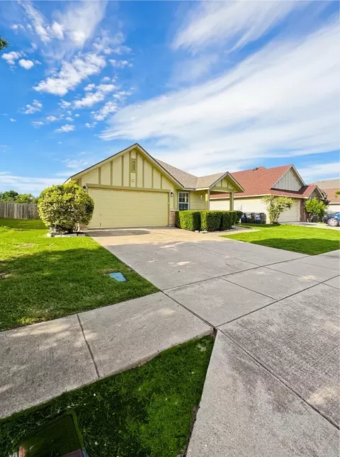 329 Wolf Mountain Ln, Fort Worth, TX 76140