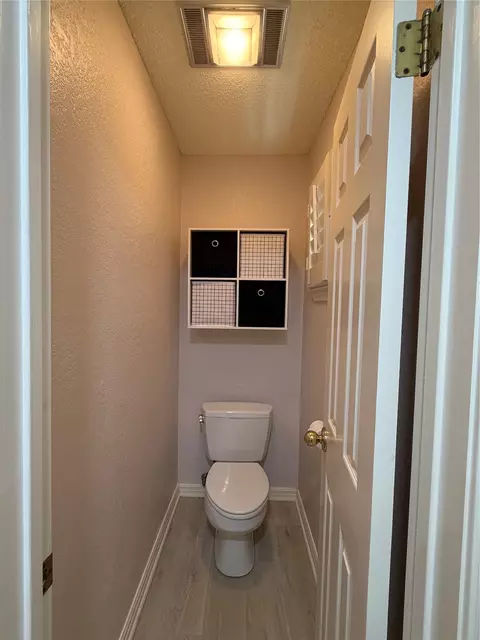 Bath - 2812 Chimney Hill Dr, Waco, TX 76708 photo 2 of 2