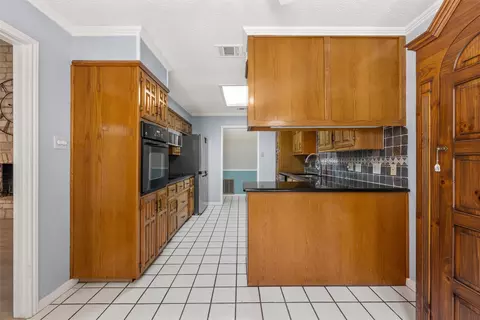 Kitchen - 2812 Chimney Hill Dr, Waco, TX 76708 photo 1 of 3