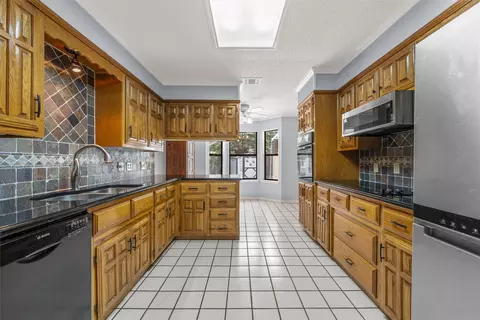 Kitchen - 2812 Chimney Hill Dr, Waco, TX 76708 photo 2 of 3