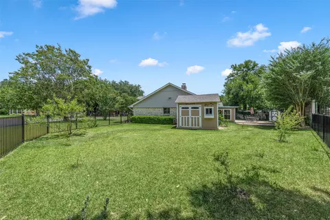 Exterior - 2812 Chimney Hill Dr, Waco, TX 76708 photo 9 of 11