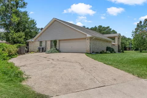 Exterior - 2812 Chimney Hill Dr, Waco, TX 76708 photo 3 of 11