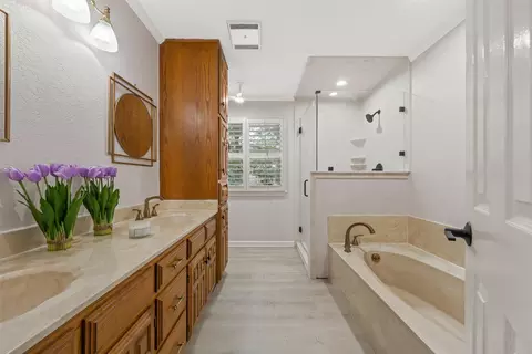 Bath - 2812 Chimney Hill Dr, Waco, TX 76708 photo 2 of 3