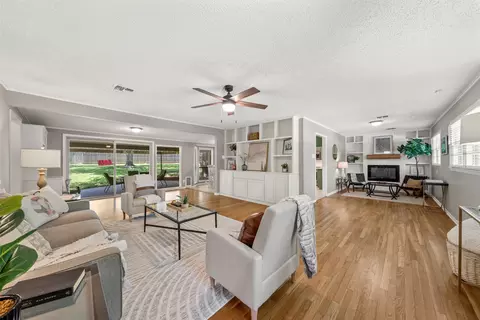 Living - 3924 N 30th St, Waco, TX 76708 photo 2 of 6