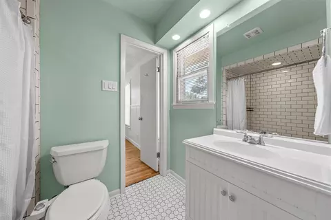 Bath - 3924 N 30th St, Waco, TX 76708 photo 1 of 2