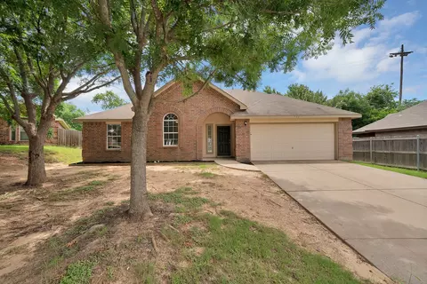 132 Parkwood Ct, Azle, TX 76020