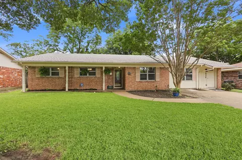 6104 Cliffside Dr, Edgecliff Village, TX 76134