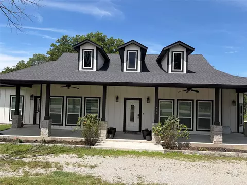 410 S Wickham St, Alvord, TX 76225