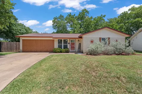 311 Robin Ct, Burleson, TX 76028