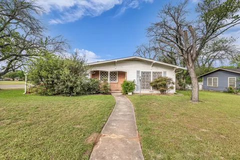 1525 Crow Dr, Waco, TX 76705