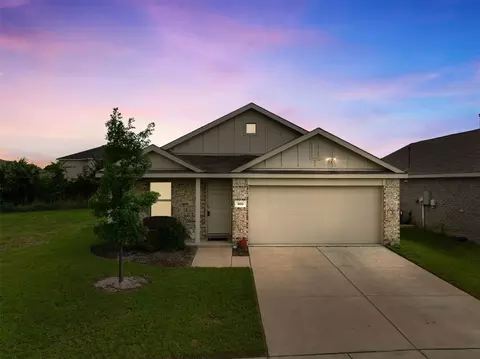 900 Odlozil Ln, Ennis, TX 75119