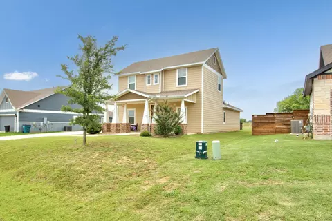 1371 Orange Blossom Ct, Gainesville, TX 76240