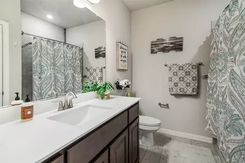 Bath - 3305 Greymoore Dr, Anna, TX 75409 photo 2 of 2
