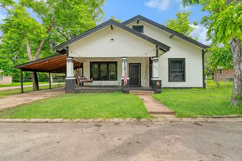 403 Monroe, Deport, TX 75435