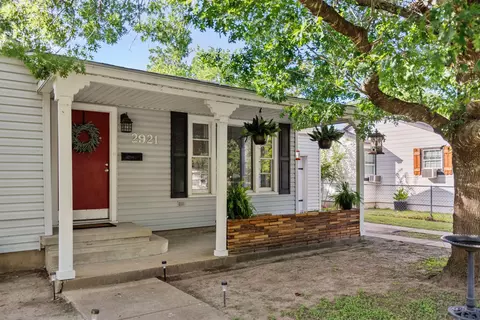 Exterior - 2921 Summer Ave, Waco, TX 76708 photo 4 of 7