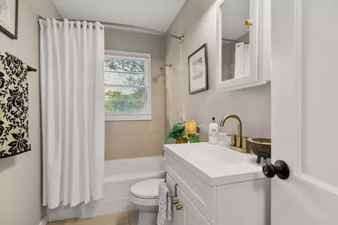 Bath - 2921 Summer Ave, Waco, TX 76708 photo 2 of 2
