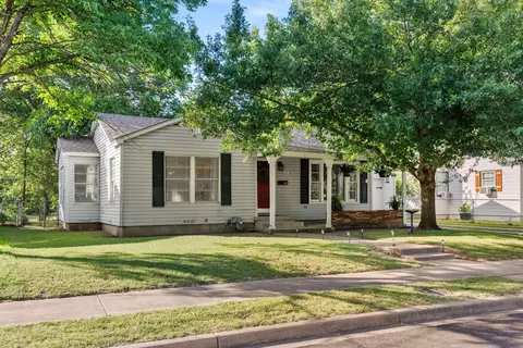 Exterior - 2921 Summer Ave, Waco, TX 76708 photo 2 of 7