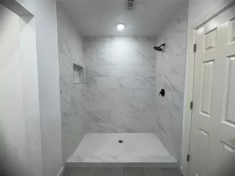 Bath - 607 E Monterey St, Denison, TX 75021 photo 5 of 7