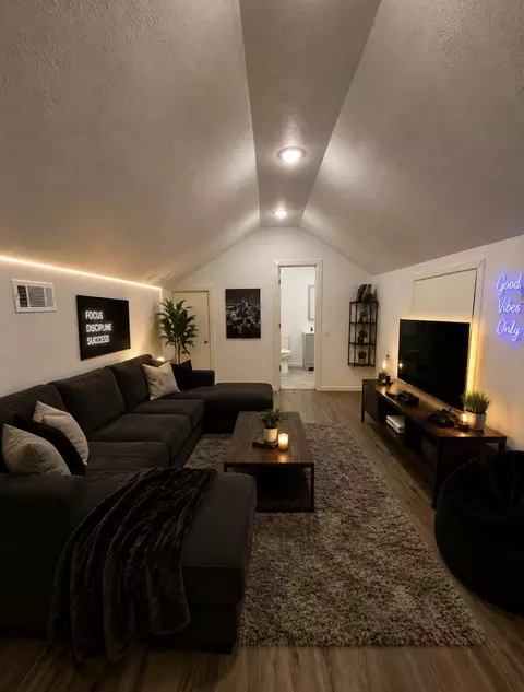 Living - 607 E Monterey St, Denison, TX 75021 photo 5 of 5
