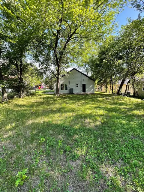 Exterior - 607 E Monterey St, Denison, TX 75021 photo 5 of 8