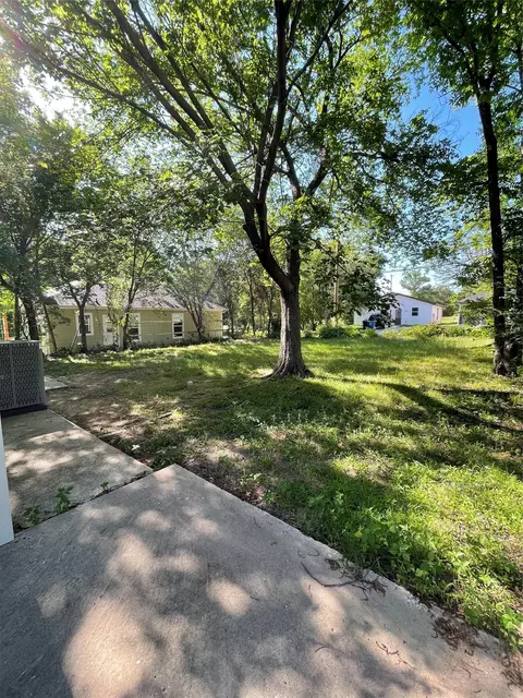 Exterior - 607 E Monterey St, Denison, TX 75021 photo 3 of 8