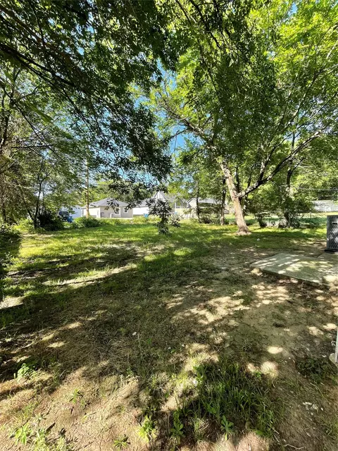 Exterior - 607 E Monterey St, Denison, TX 75021 photo 4 of 8