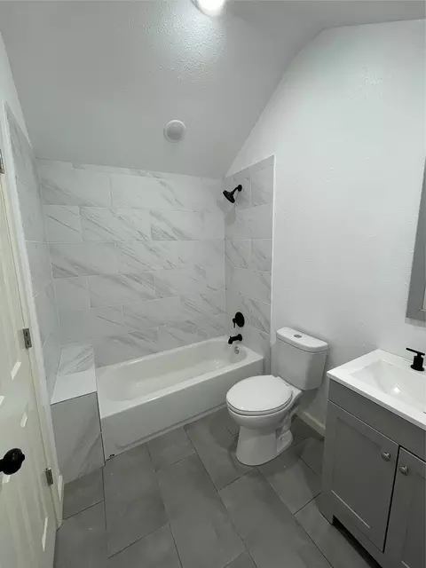 Bath - 607 E Monterey St, Denison, TX 75021 photo 7 of 7