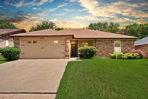 929 Thistle Ridge Ln, Arlington, TX 76017