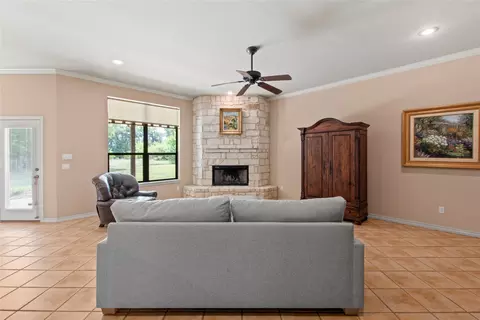 Living - 10226 Aaron Ave, Eustace, TX 75124 photo 3 of 4