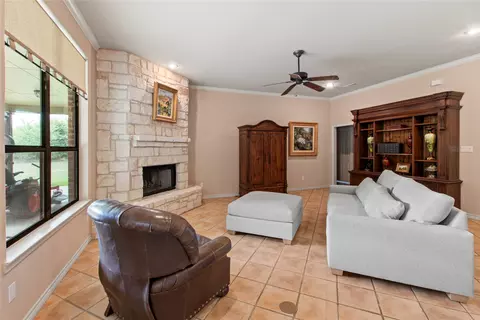 Living - 10226 Aaron Ave, Eustace, TX 75124 photo 2 of 4