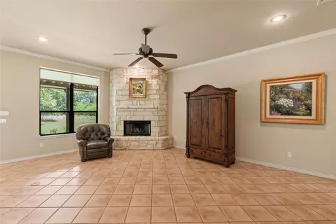Living - 10226 Aaron Ave, Eustace, TX 75124 photo 4 of 4