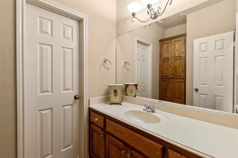 Bath - 10226 Aaron Ave, Eustace, TX 75124 photo 4 of 5