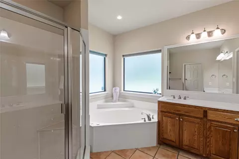Bath - 10226 Aaron Ave, Eustace, TX 75124 photo 1 of 5