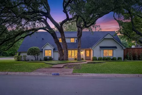 3013 Overton Park Dr E, Fort Worth, TX 76109