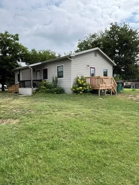 1310 N Mesquite St N, Goldthwaite, TX 76844