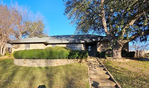 1817 Rhinevalley Dr, Arlington, TX 76012