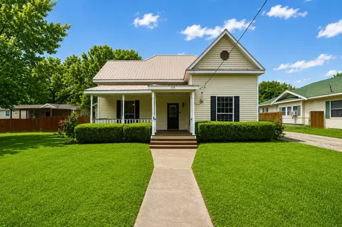 208 Frisco St, Cumby, TX 75433