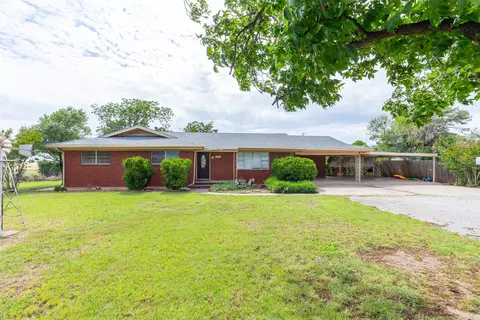 405 S Breustedt St, Weinert, TX 76388