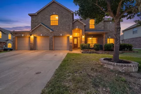 914 Hidden Lakes Dr, Cedar Hill, TX 75104