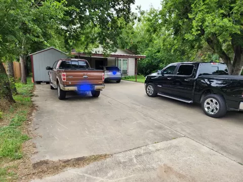 810 S Sherman St, Ennis, TX 75119