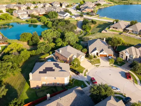 4541 Seventeen Lakes Ct, Roanoke, TX 76262