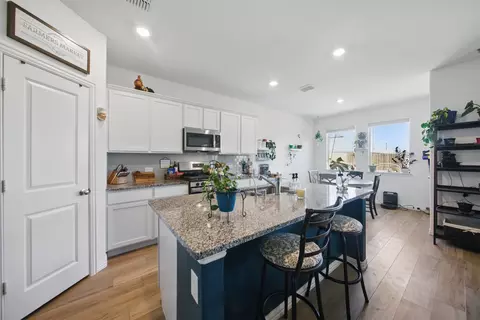 Kitchen - 14808 Hester Trl, Haslet, TX 76052 photo 3 of 4