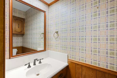 Bath - 110 Cedar Dr, Oak Leaf, TX 75154 photo 6 of 6