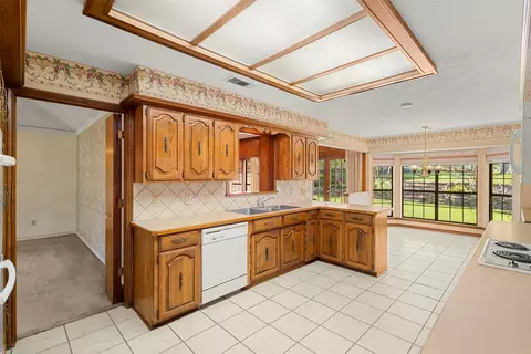 Kitchen - 110 Cedar Dr, Oak Leaf, TX 75154 photo 5 of 5