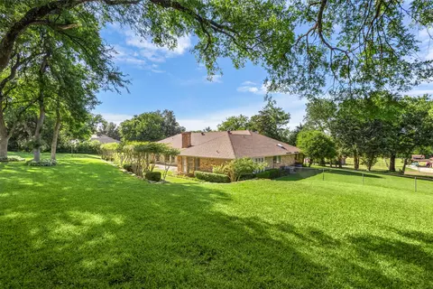 Exterior - 110 Cedar Dr, Oak Leaf, TX 75154 photo 6 of 7