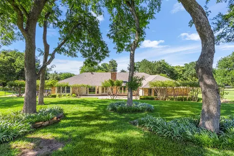 110 Cedar Dr, Oak Leaf, TX 75154