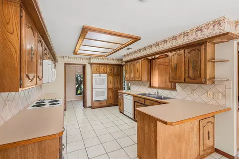 Kitchen - 110 Cedar Dr, Oak Leaf, TX 75154 photo 3 of 5