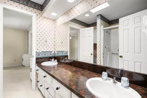 Bath - 110 Cedar Dr, Oak Leaf, TX 75154 photo 4 of 6