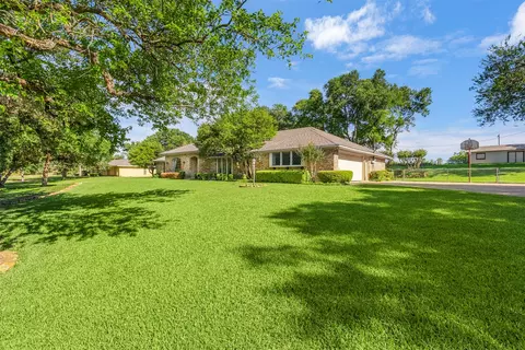 Exterior - 110 Cedar Dr, Oak Leaf, TX 75154 photo 4 of 7