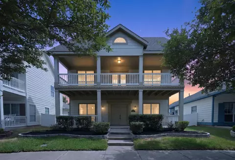 1013 Wenk Dr, Aubrey, TX 76227